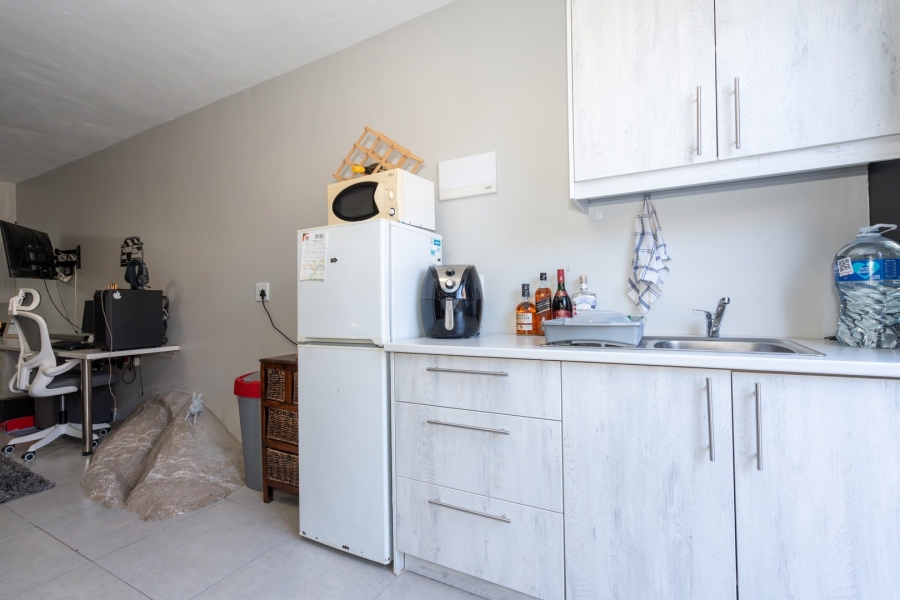 5 Bedroom Property for Sale in Myburgh Park Western Cape